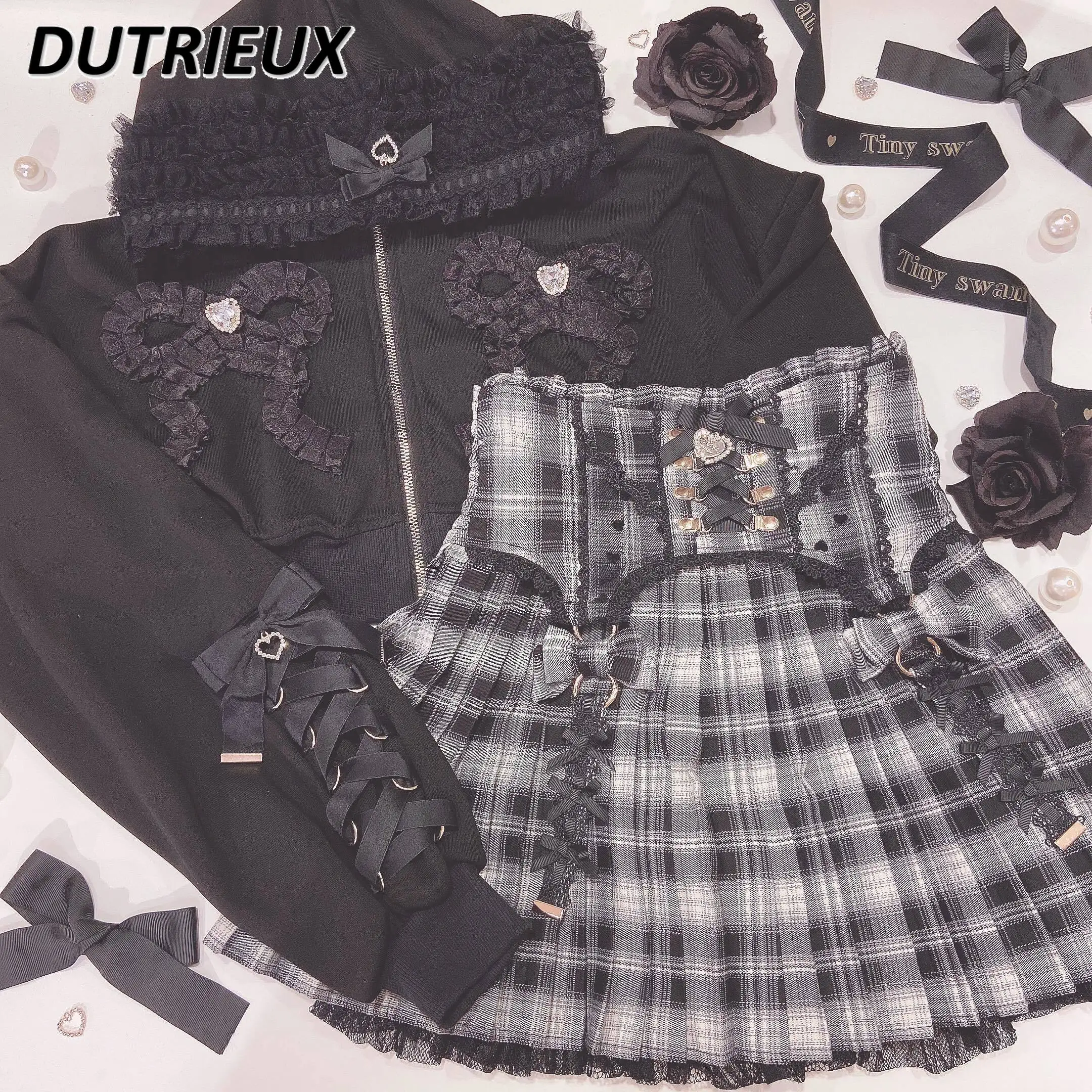 Женская толстовка со стразами и бантом