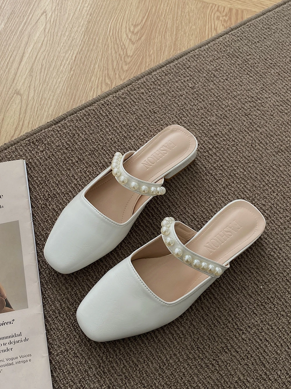 

String Bead Shoes Rubber Slippers Med Cover Toe Slides Slipers Women Fashion 2022 Luxury Hoof Heels PU Retro Spring Med Slippers