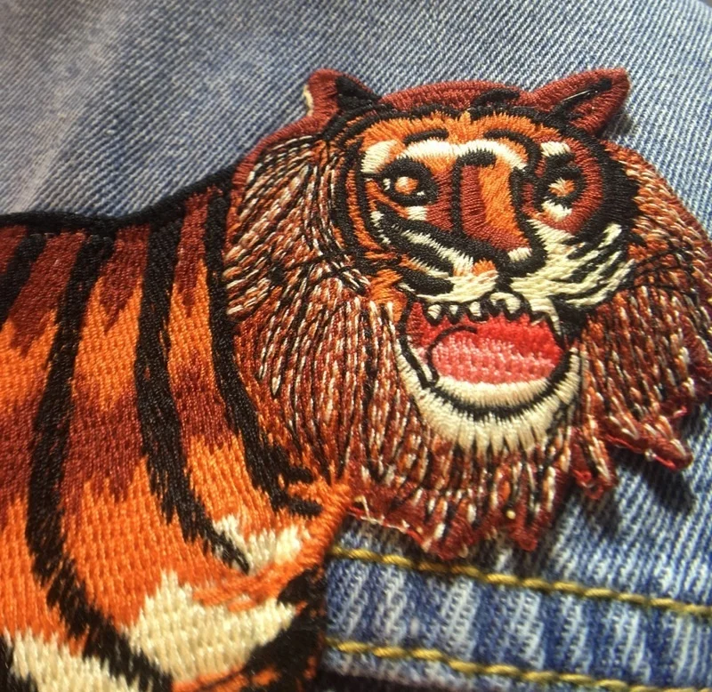 Женская джинсовая куртка с вышивкой Повседневная Свободная из джинсовой ткани