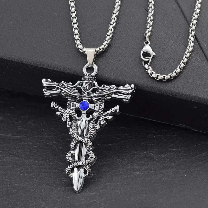 Большой кулон с перекрестными бусинами серебристого цвета в готическом стиле |