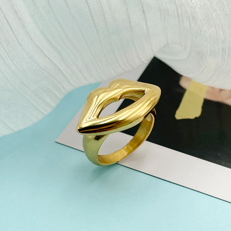 

2022 New Trending Lip Pattern Design Rings Delicate And Fashion Personality Accessories Stainless Steel Rings Jewelry