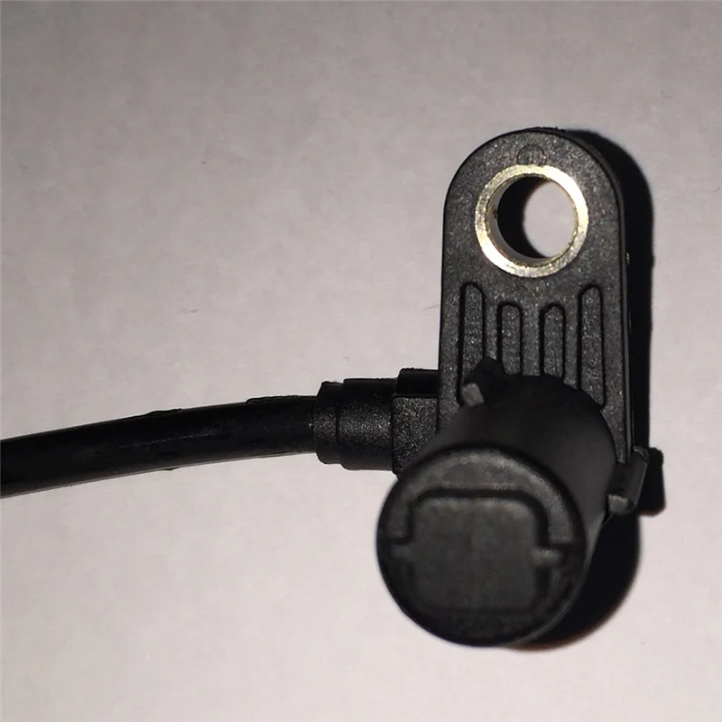 Suitable for S-Class 4-Door Sedan (W220) S-CLASS Coupe (C215) ABS Sensor 2205400517