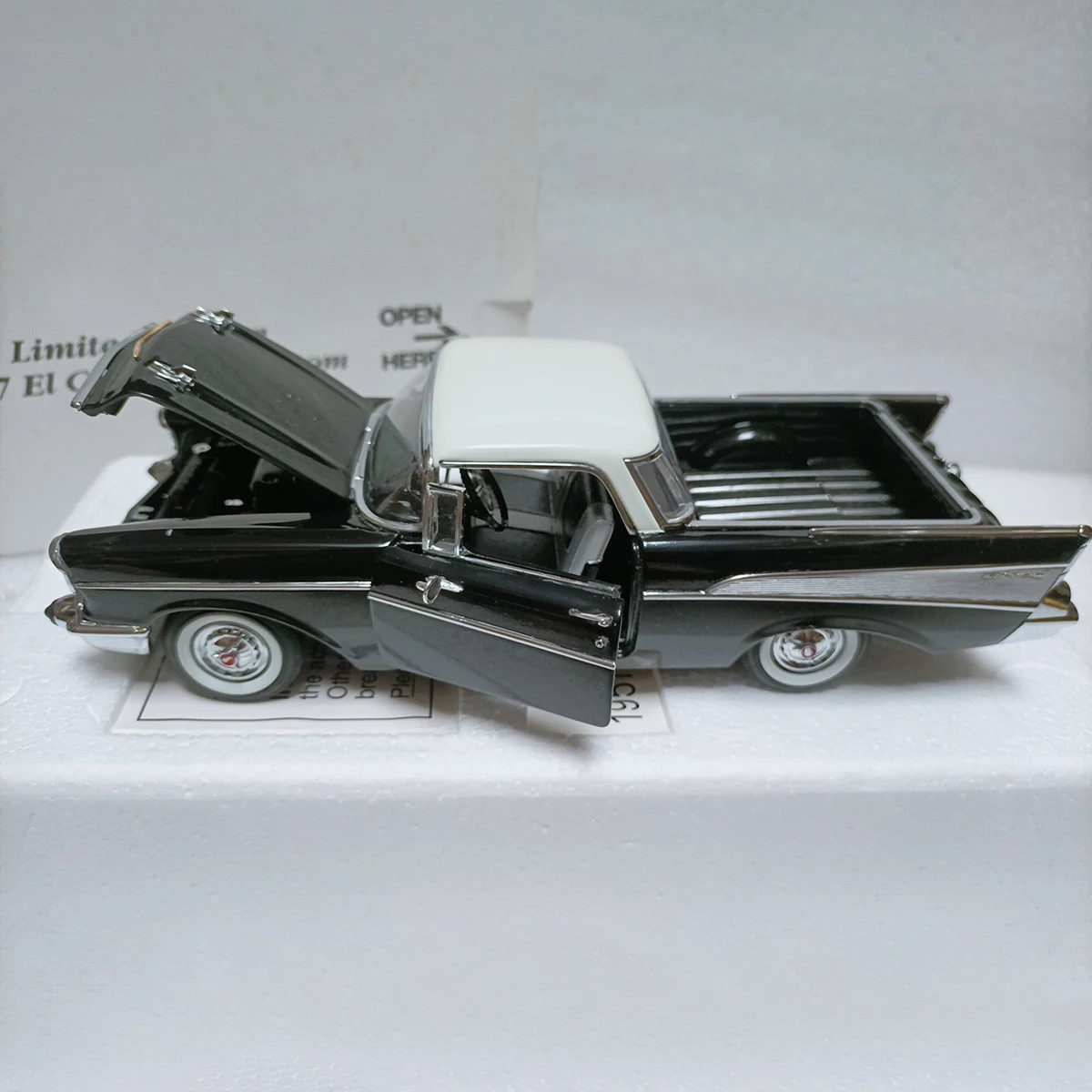 Фото Danbury Mint, масштаб 1:24, литая модель Chevrolet EL Camino Phantom 1957 года, классическая модель автомобиля, подарок для взрослых, сувенир, статичная модель для демонстрации. №2