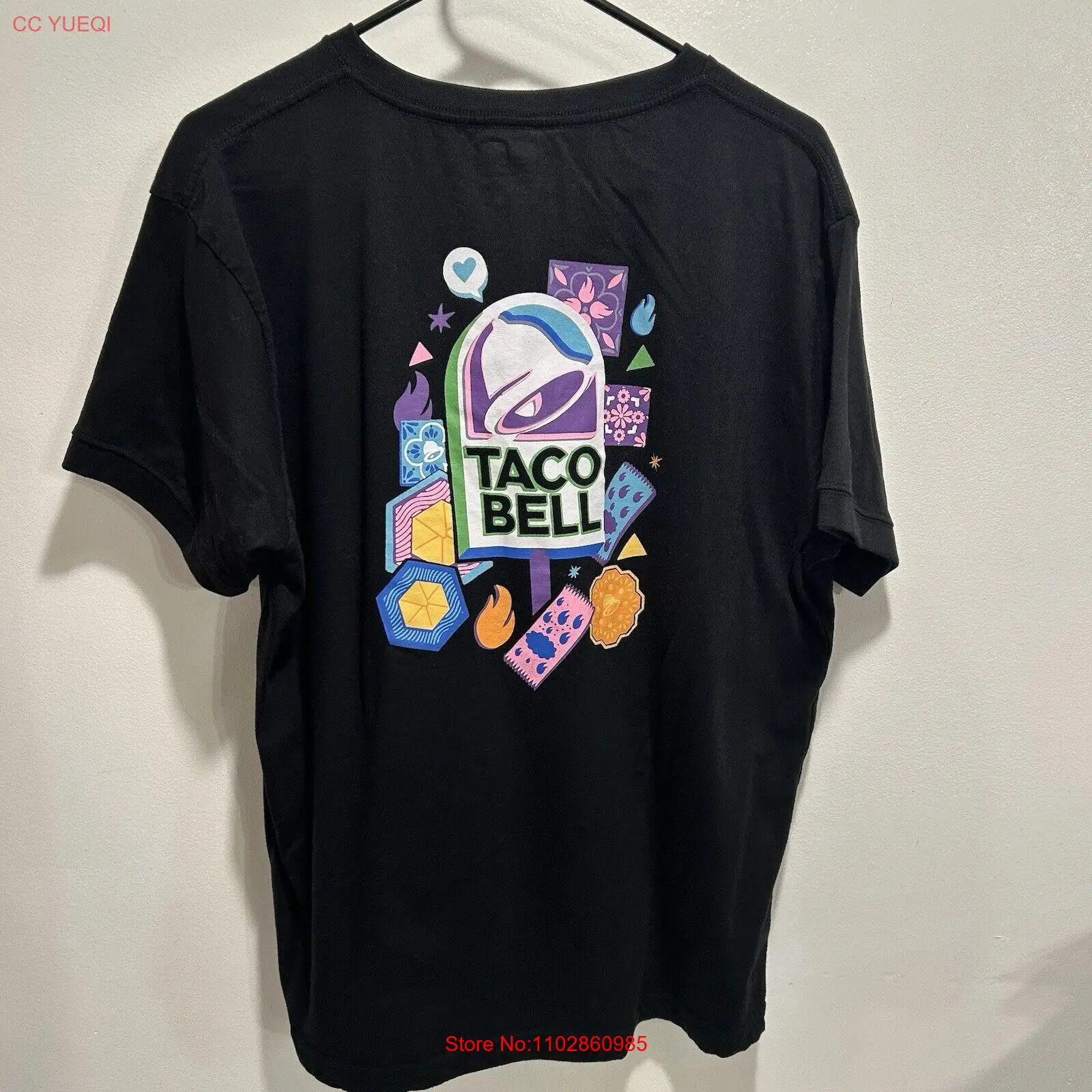 Черная футболка с короткими рукавами и 3 пуговицами Taco Bell красочным