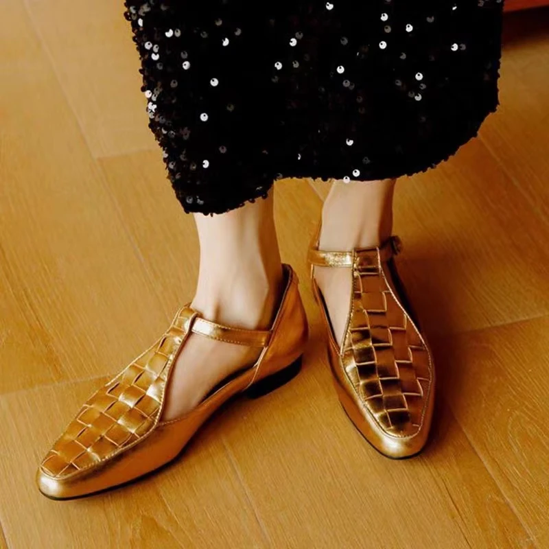 2023 French Retro Pointed Loafers Shallow Flat Shoes Low-Heeled Leather T-Buckle Ballet Fashion Gold Shoes Women.