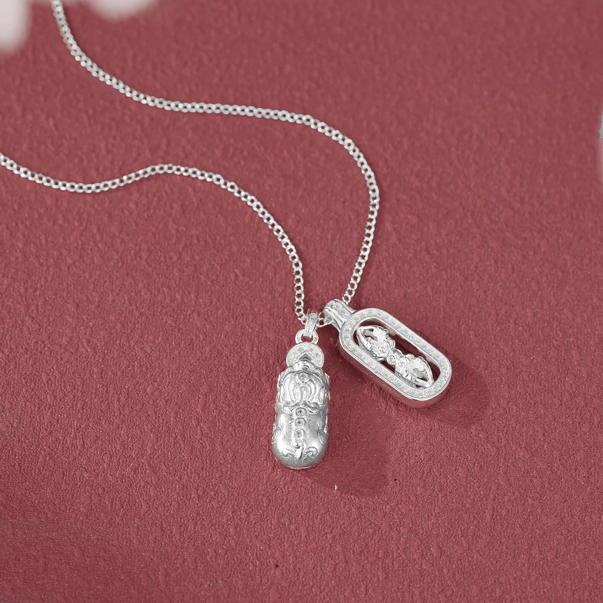 Серебряное ожерелье с бриллиантом Pixiu