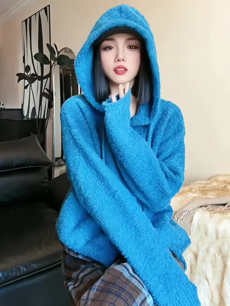 Мягкий клейкий пуловер с капюшоном женский свитер 2024 новинка осени и зимы белый