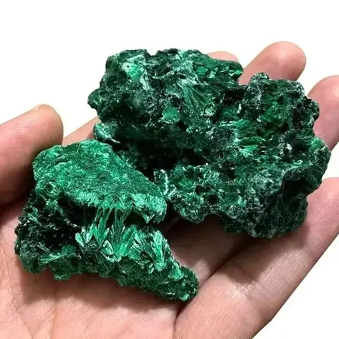 Необработанный малахитовый куб