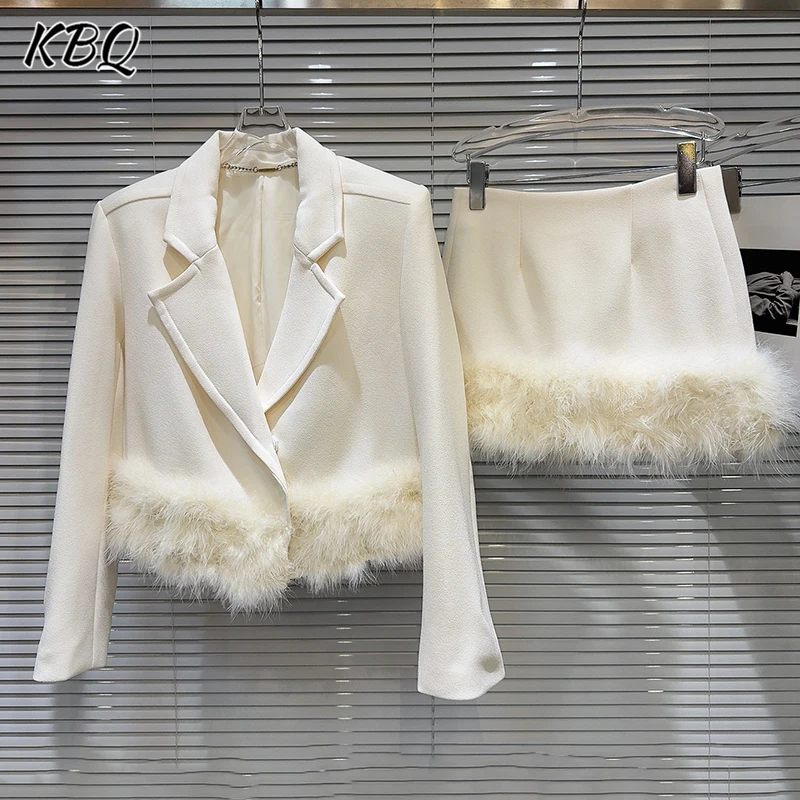 KBQ Роскошный комплект из двух предметов с однотонными сращенными перьями для