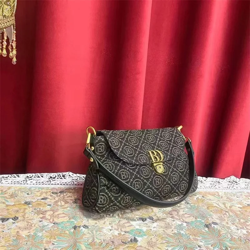

Luxury Brand Retro Lock Button Dumplings Bag Women's Bag 2023 New Underarm Bag Single Shoulder Messenger Bag