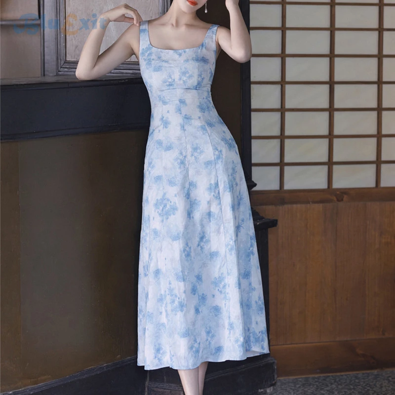 

Женское платье на бретельках без рукавов, голубое облегающее платье на бретельках с цветочным принтом, элегантное платье с квадратным выре...