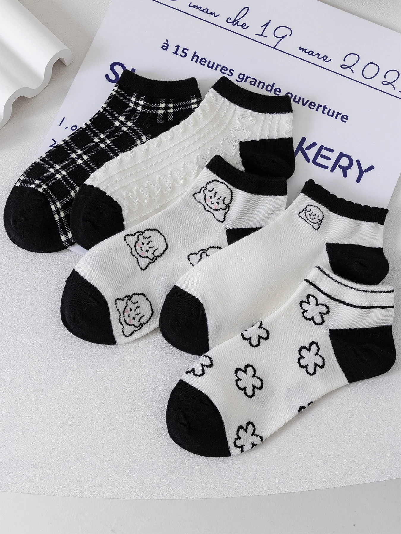 5 Pairs Women Socks Cute Girl Low Tube in Black And White Colour Fashion Famle Comfortable Polyester Cotton Casual Style