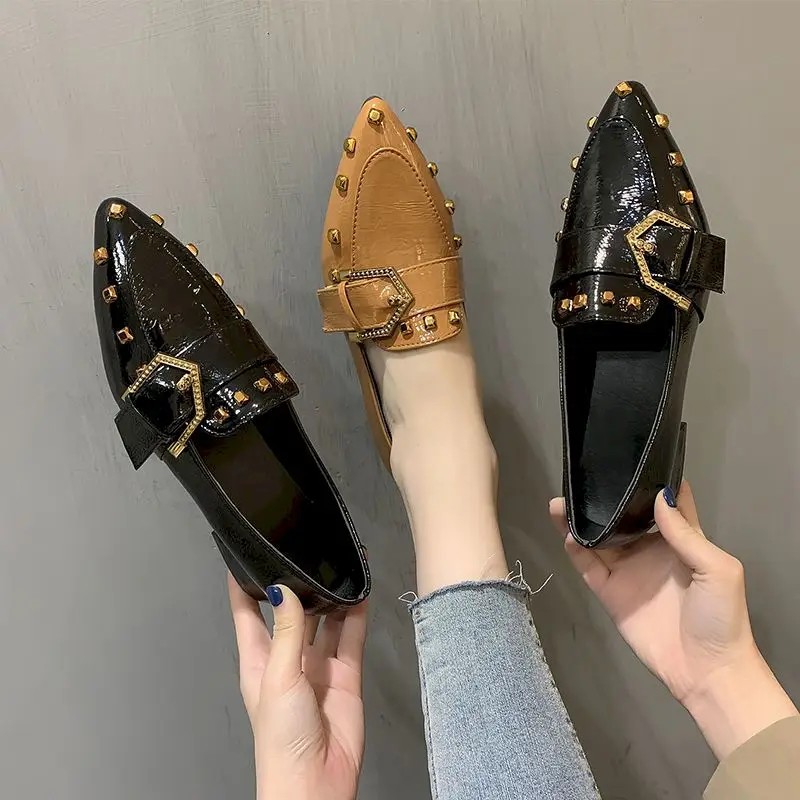 

Ricaqico Thick-heel Pointed Toe Shoes Womens 2022 Spring New Korean Style All-match Flat Rivet Loafer Casual Fashion Heels Women