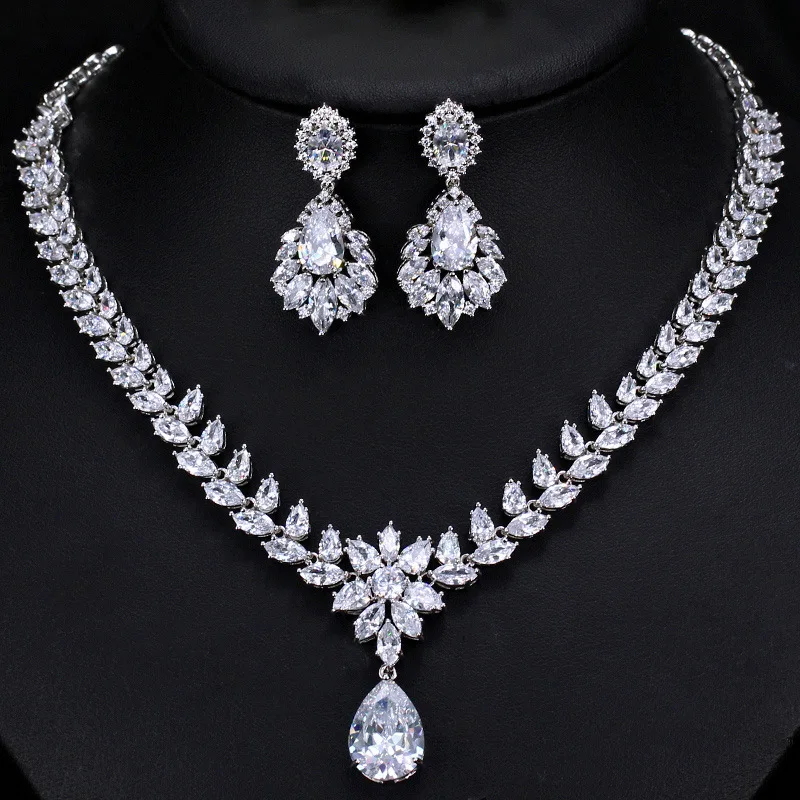 

Dubai Luxury Water Drop Long Drop Earring Necklace Set Zircon Jewelry Bridal Wedding Party Accessories Gifts for Women