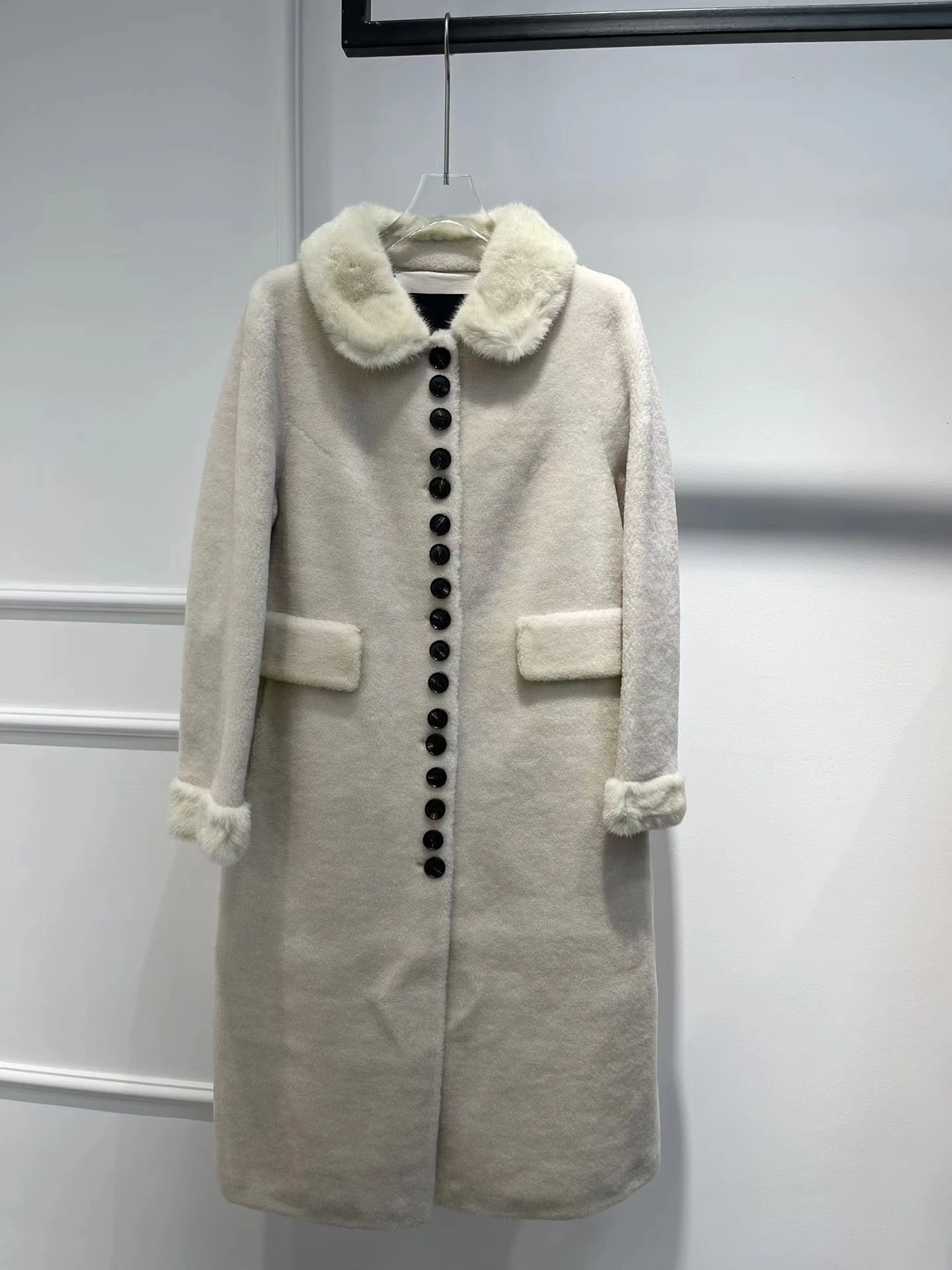

Single Breasted Beige Wool Coat New Arrivals 2022 Top Quality Warm FurTurn-down Collar Ladies Clothes Women
