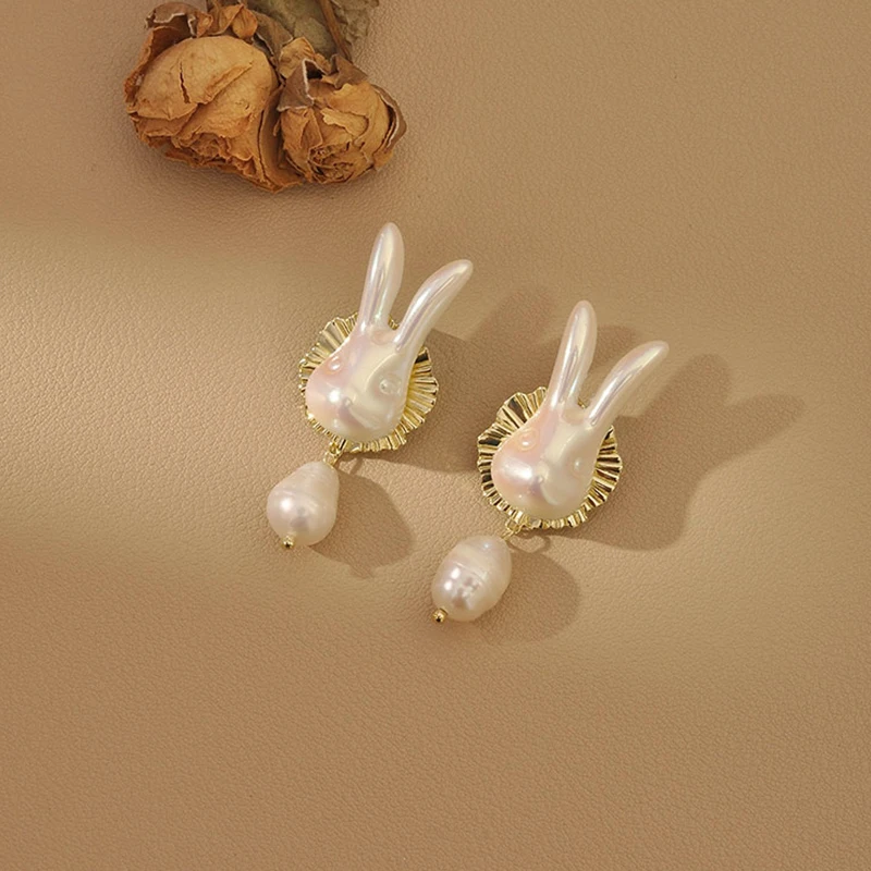 

2022 New Lovely Baroque Pearl Rabbit Earrings Cute Animal Pendant Dangle Earrings Geometric Drop Earring Party Girl Accessories