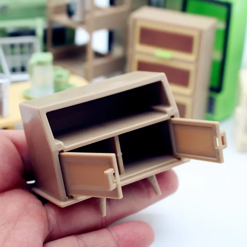 

Миниатюрный пластиковый шкаф для кукольного домика