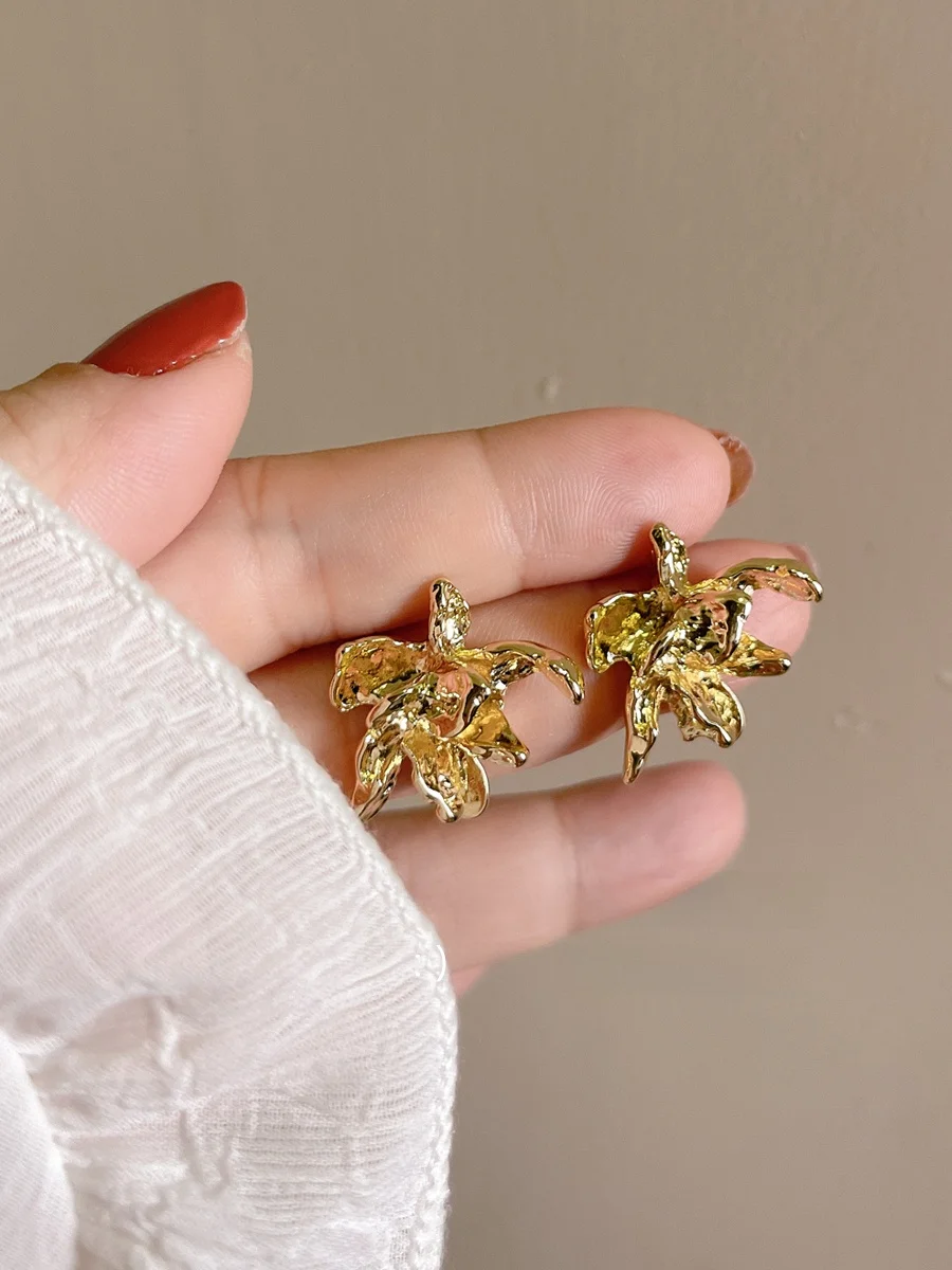 Golden Blossom Light Роскошные зажимы для ушей от комаров High Sense Осень и зима 2024 Новая мода