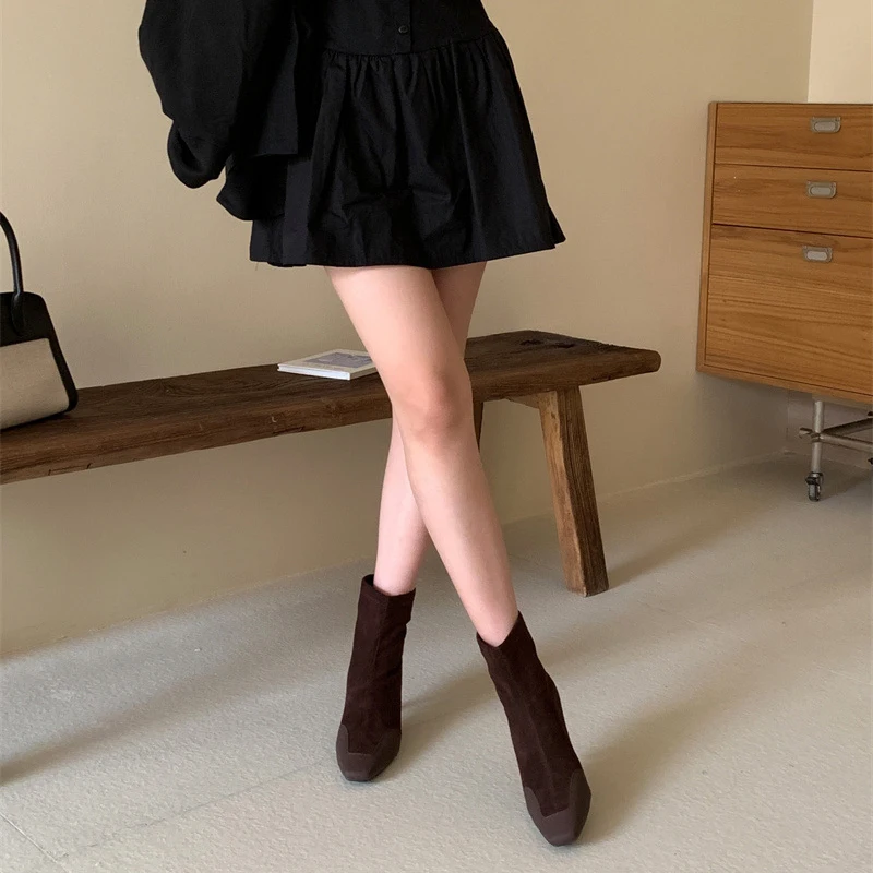 Короткие сапоги на высоком каблуке Alionly с квадратным носком новинка 2025 женские