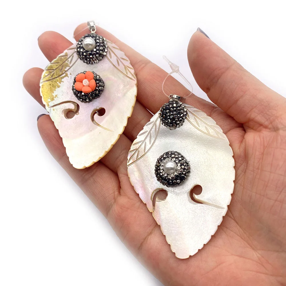 

Natural Freshwater Shell Leaf Shape Carved Pendant Inlaid Rhinestones 45x68mm DIY Charm Jewelry Earrings Necklace Accessories