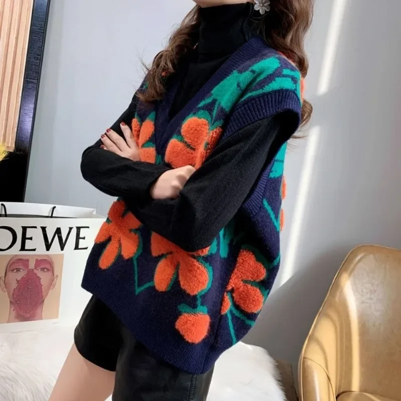 

2024 Autumn and Winter Pullover V-neck Patchwork Button Screw Thread Loose Fashion Casual Elegant Sleeveless Vest Tops B26