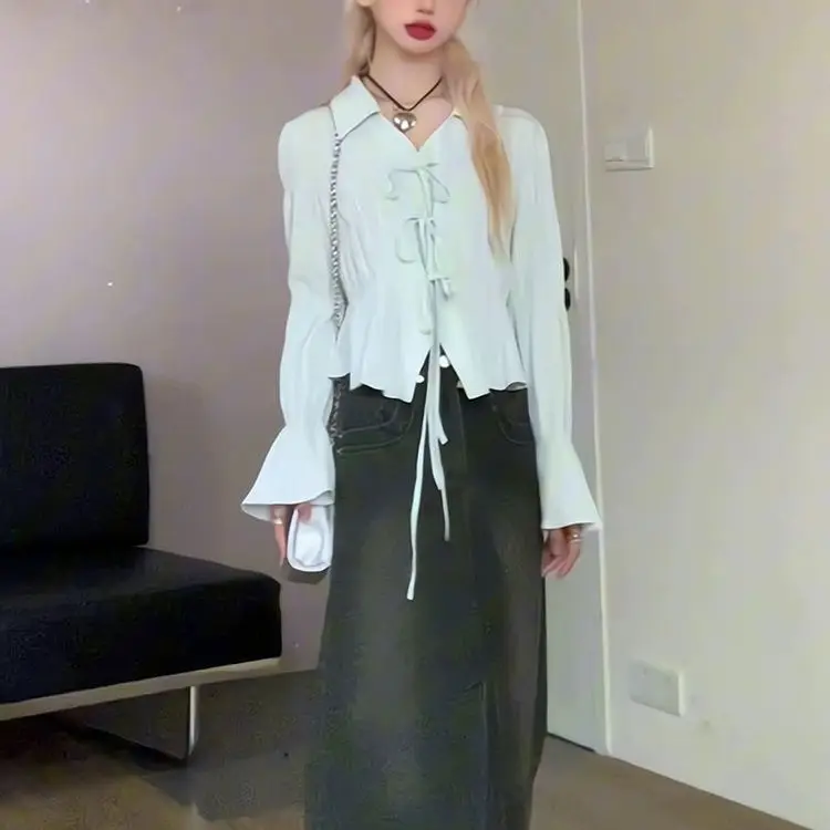 Большая женская рубашка во французском стиле со шнуровкой и v-образным вырезом с