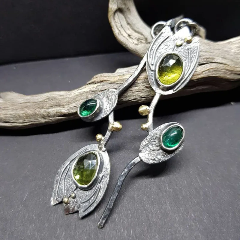 

2023 New green gem earrings retro jewelry flower-shaped asymmetric retro earrings sell korean fashion