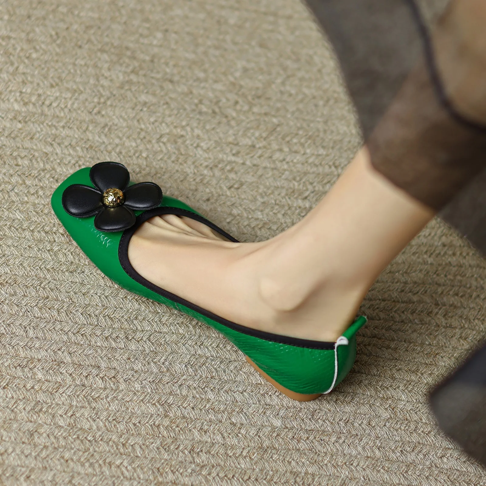 

SquareToe Walk Shoes Basic Style Women Loafers Cow Patent Pregant Driving Loafers Slip On Woman Soft Flats Flowers Women Flats
