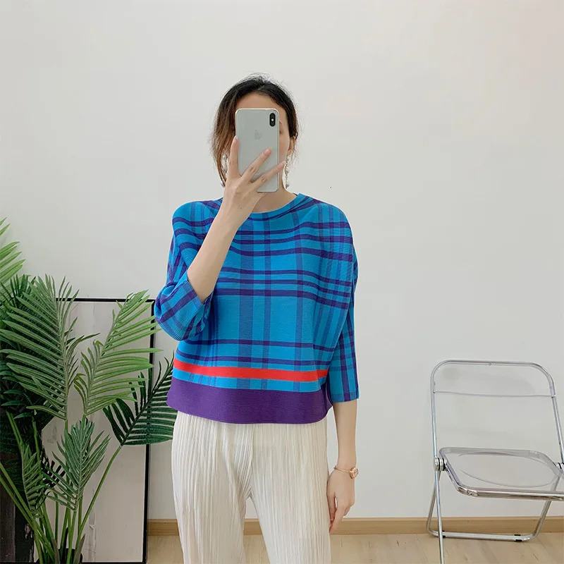 

Miyake pleated summer short-sleeved T-shirt women's loose foreign style large size cover belly top short tide YS381144