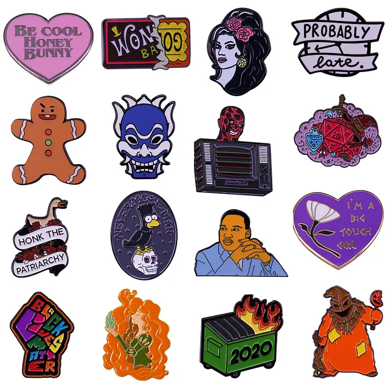 

Детская эмалированная брошь в виде коробочки для мусора