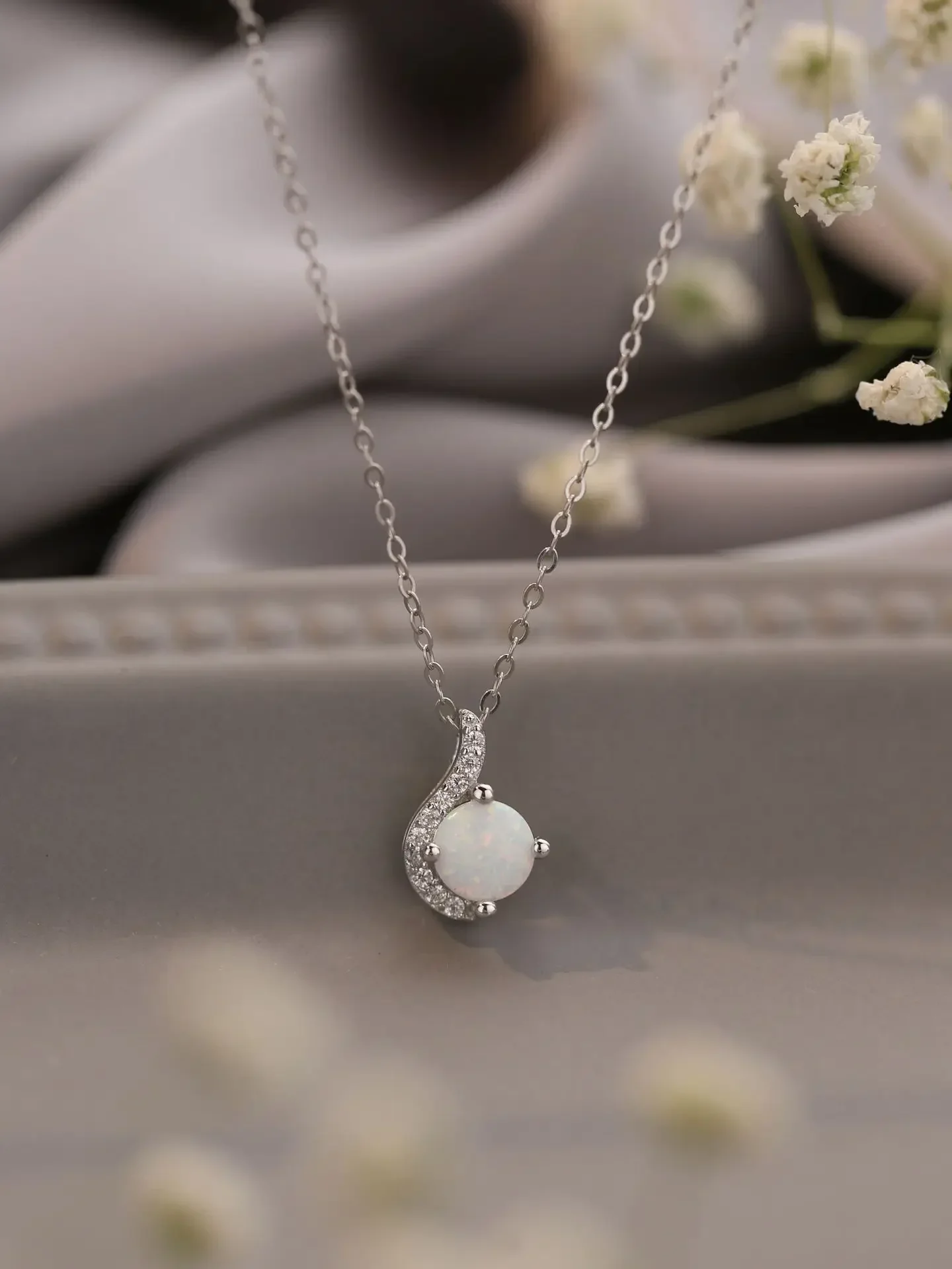 Изысканное милое ожерелье из чистого серебра 925 пробы с подвеской состоит