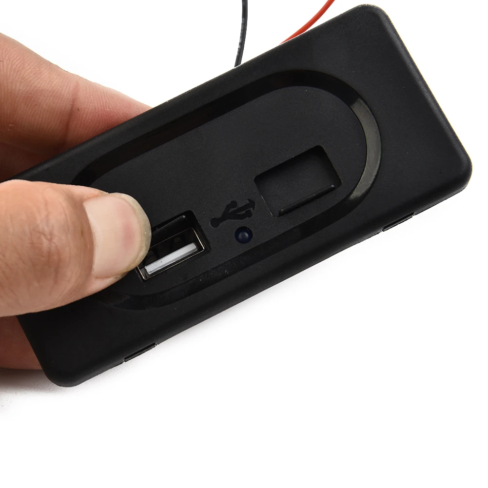 

Розетка зарядная с двумя USB-портами, 5 в пост. Тока/2021 А, 12 В