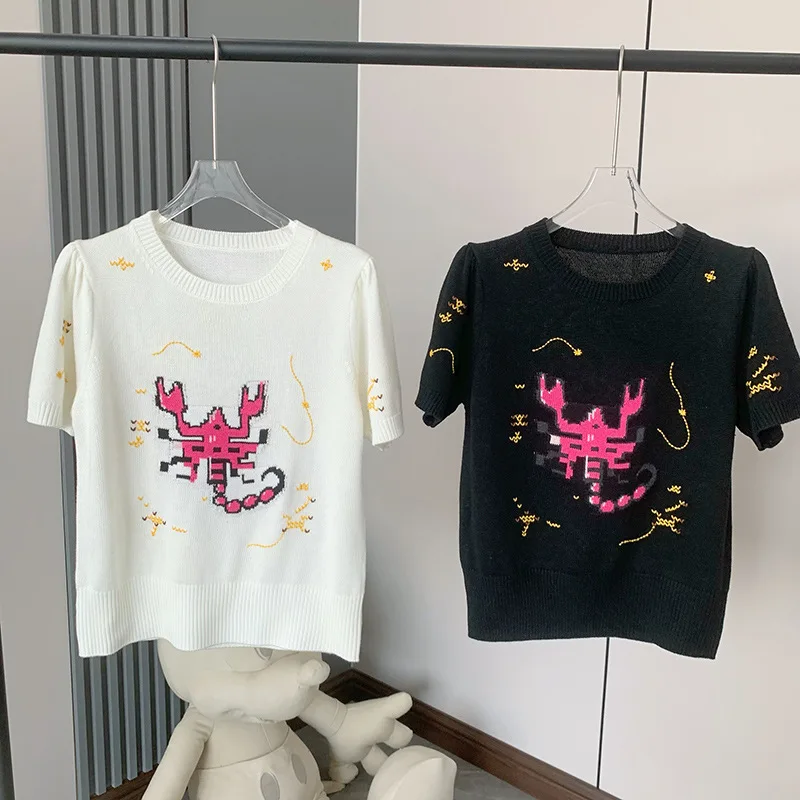 Рисунок 5 - Женский трикотажный свитер с вышивкой