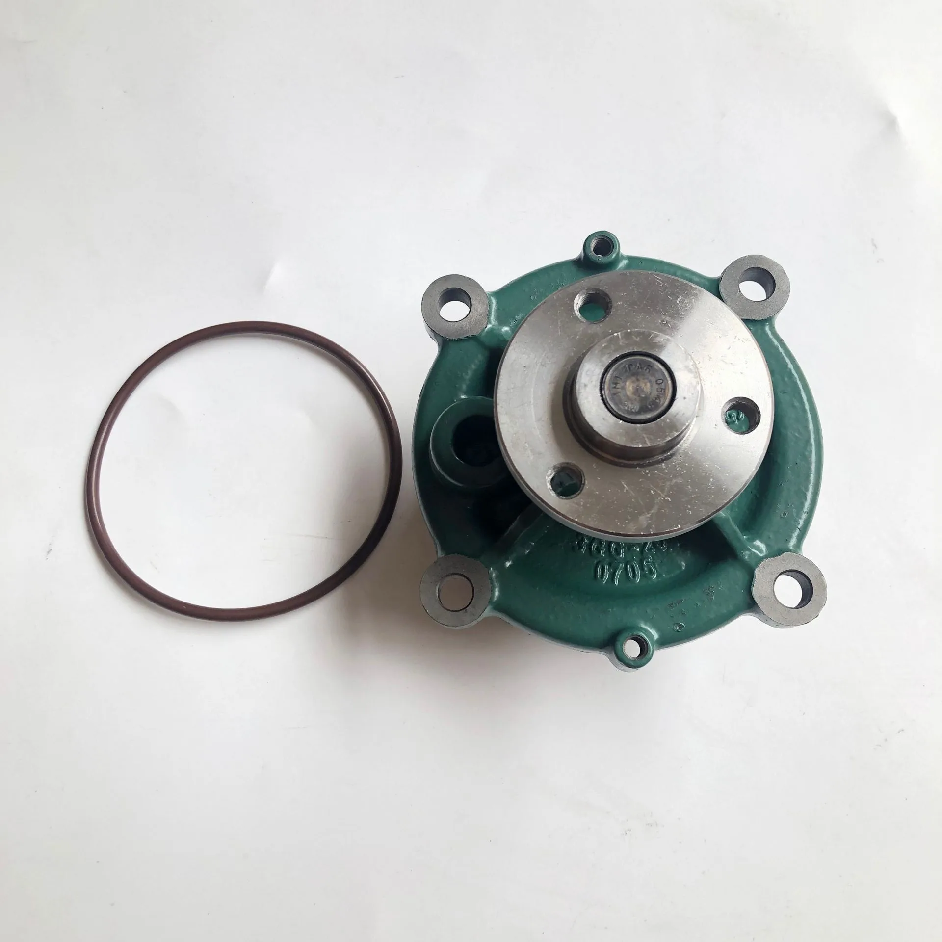 

Водяной насос EC210B D6D D6E 21404502