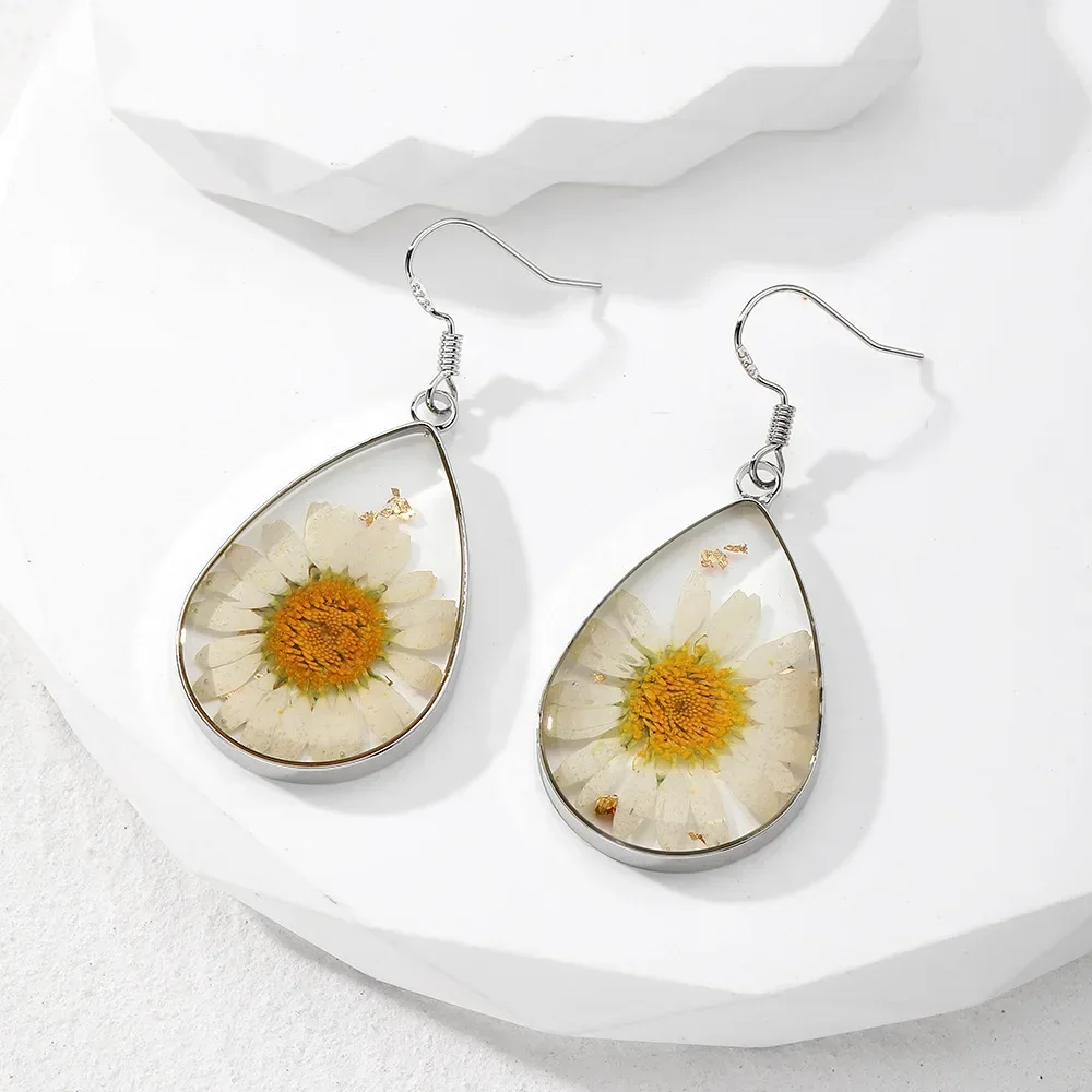 Серьги-подвески из меди с сухими цветами