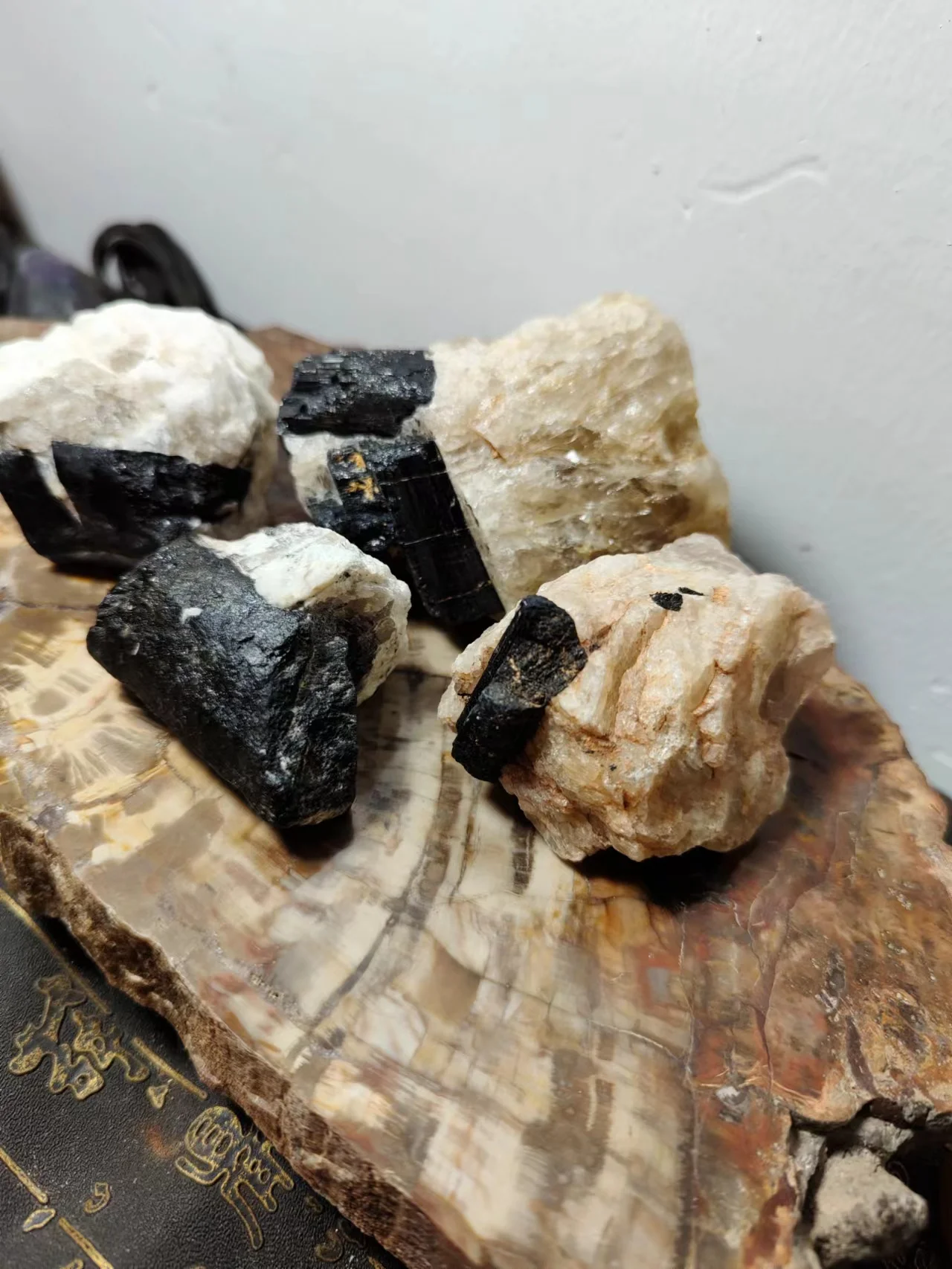 1Kg Making Jewelry Natural Raw Stone Raw Ore Black Tourmaline Ore Energy Cure Fortune Family Living Room Decoration
