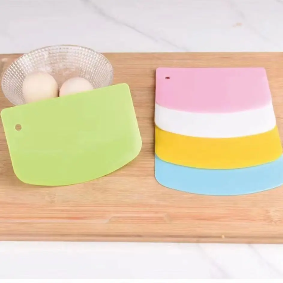 

Dough Scraper Bowl Scraper Food-safe Plastic Dough Cutter Flexible Plastic Scraper Bench for Bread Dough Cake Fondant Icing