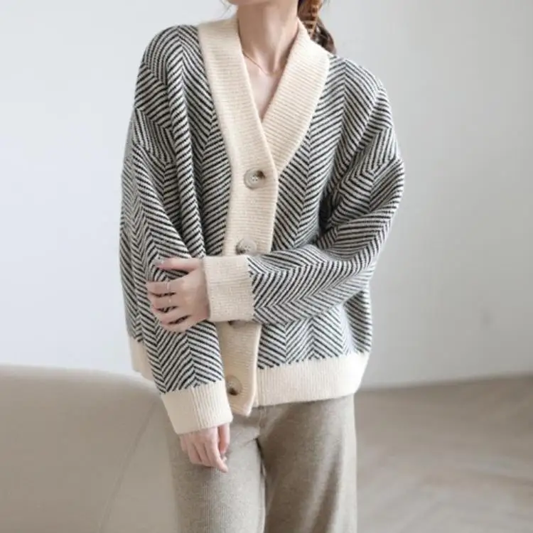 

2022 Autumn Winter Women's Striped Loose Jacket New Loose V-neck Knitted Cardigan Sweater Retro Long Sleeves Sweater Coat