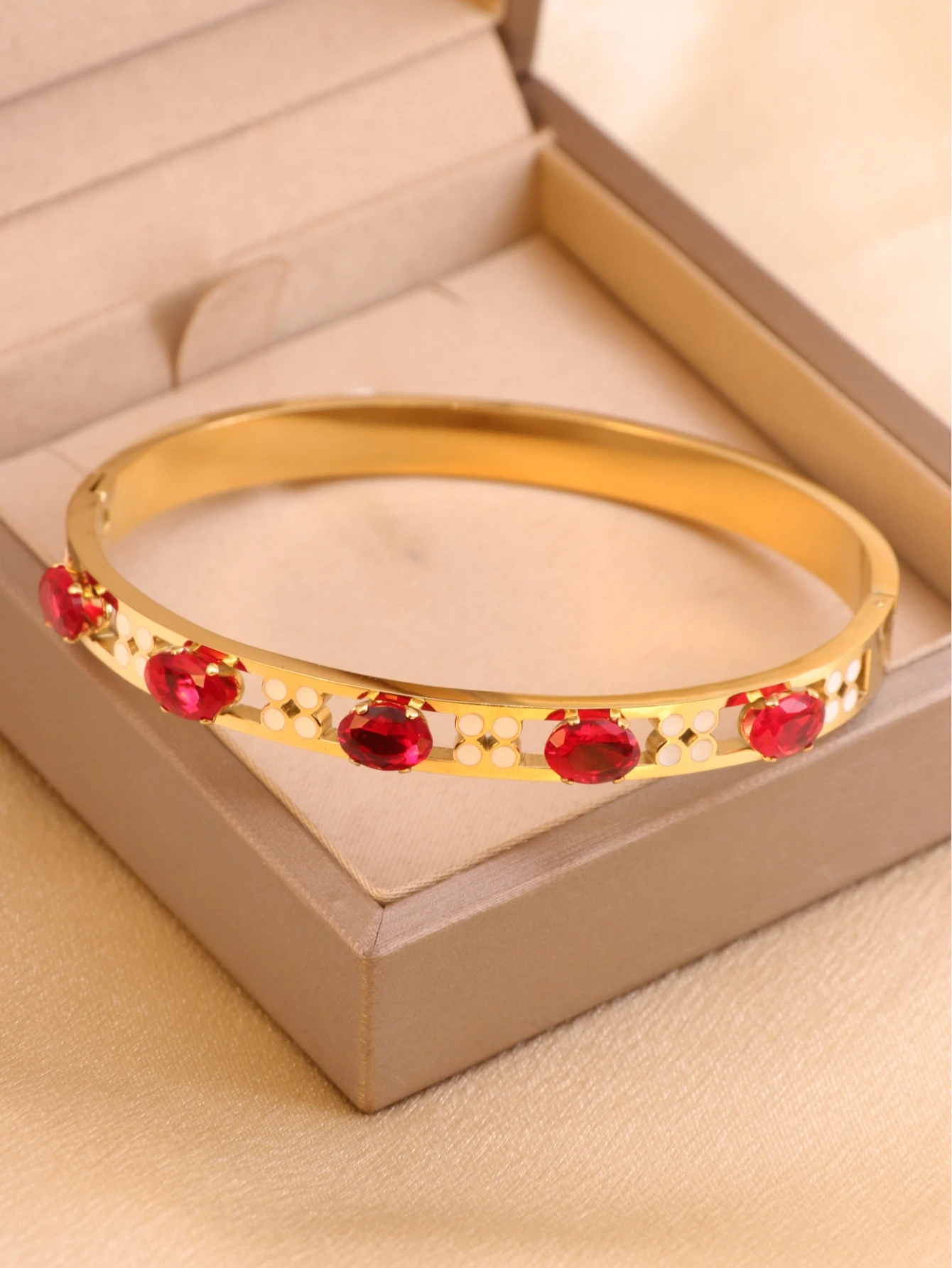 Модный женский браслет из титановой стали