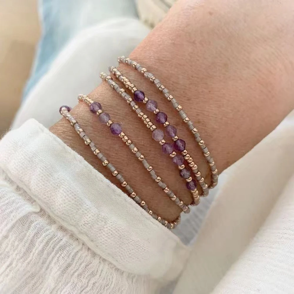 Женский браслет из натурального камня с аметистом и бусинами