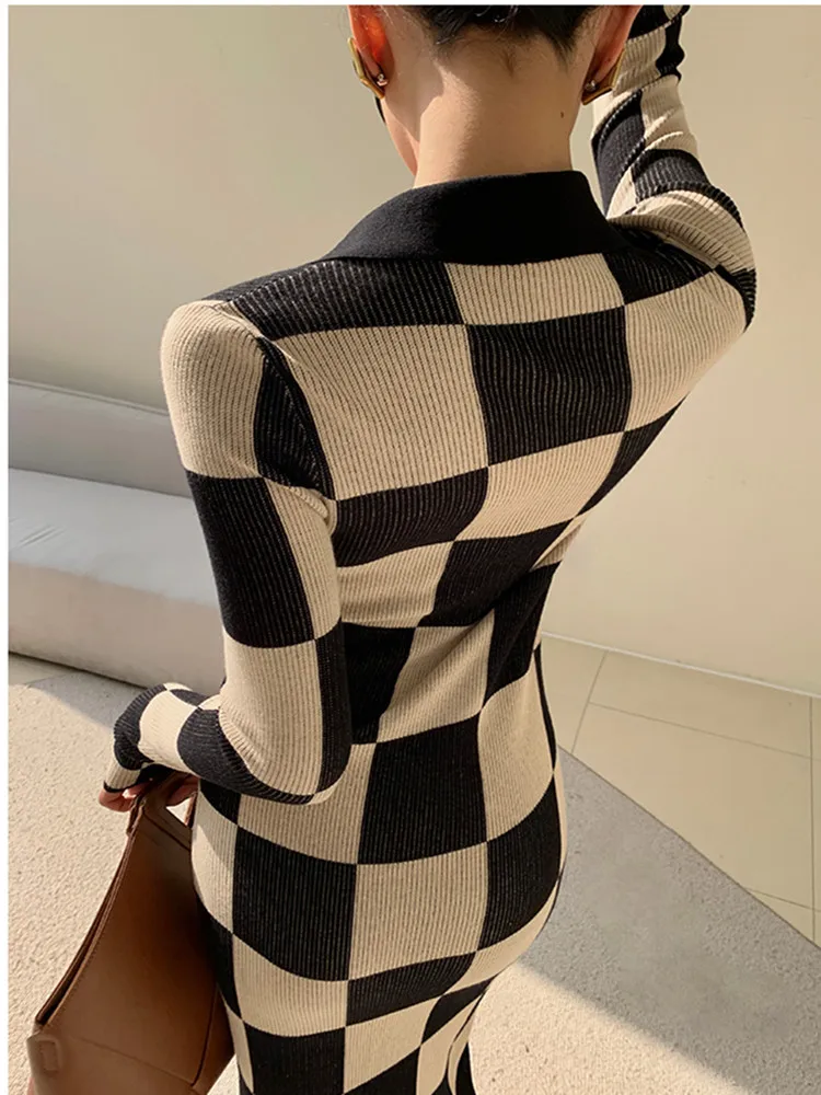 Женское трикотажное платье-кардиган в клетку с длинным рукавом - купить по