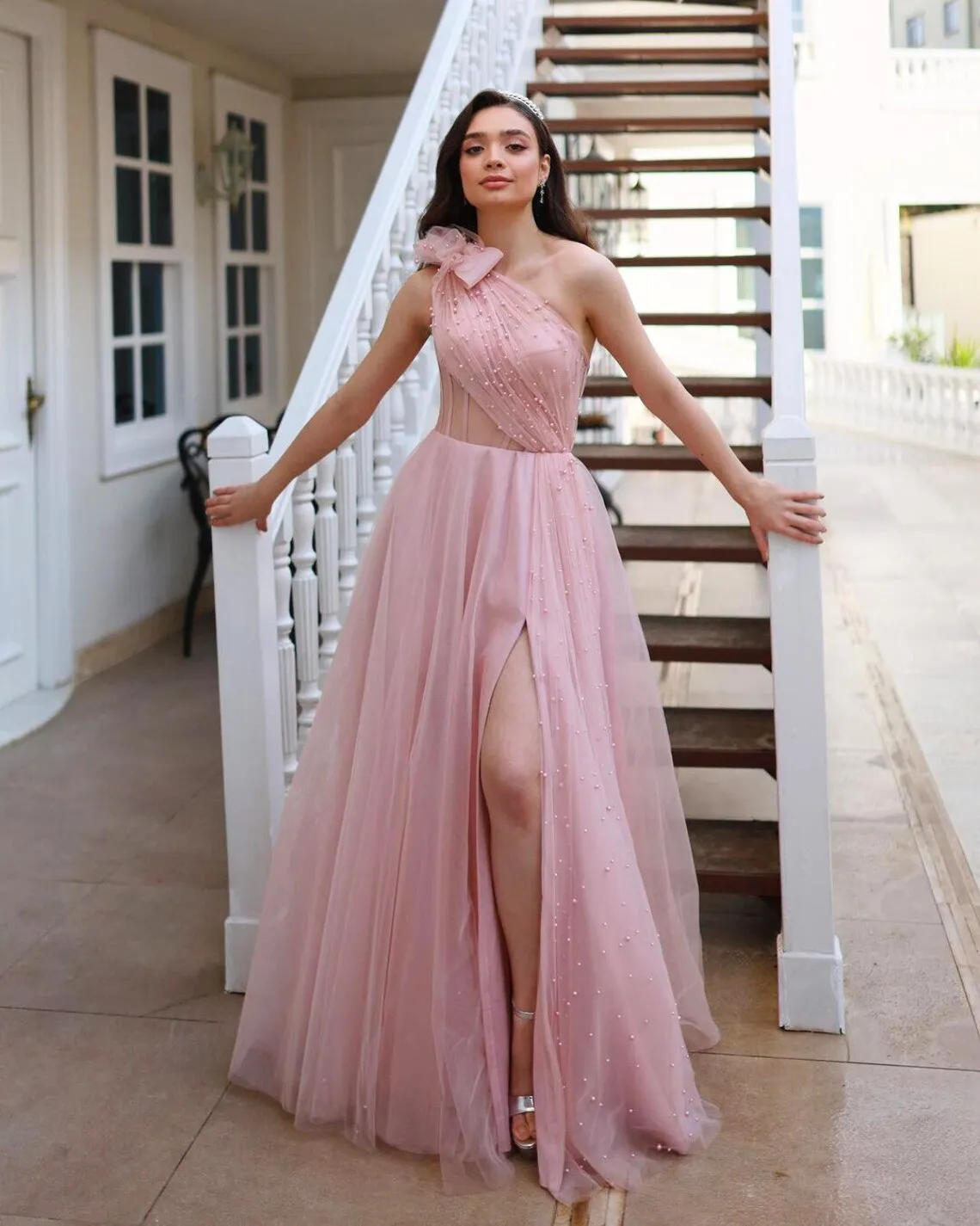 На Одно Плечо приблизительная длина тюля в пол Иллюзия с передним разрезом