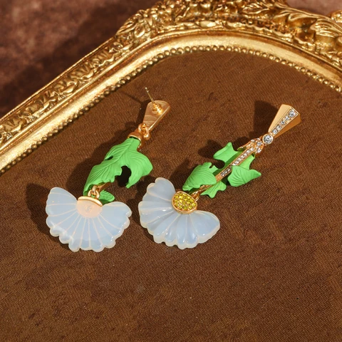 Золотые серьги-капельки STALAIT с белым цветком