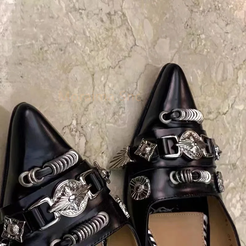 Retro Toe Covered Women's Sandals 2023 Spring New Punk Style Studded Metal Buckle Flats Shoes Ladies Pointed Toe Sandals