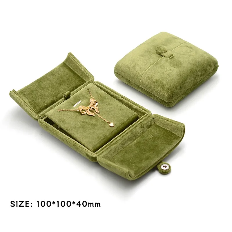 

Бархатная шкатулка для украшений