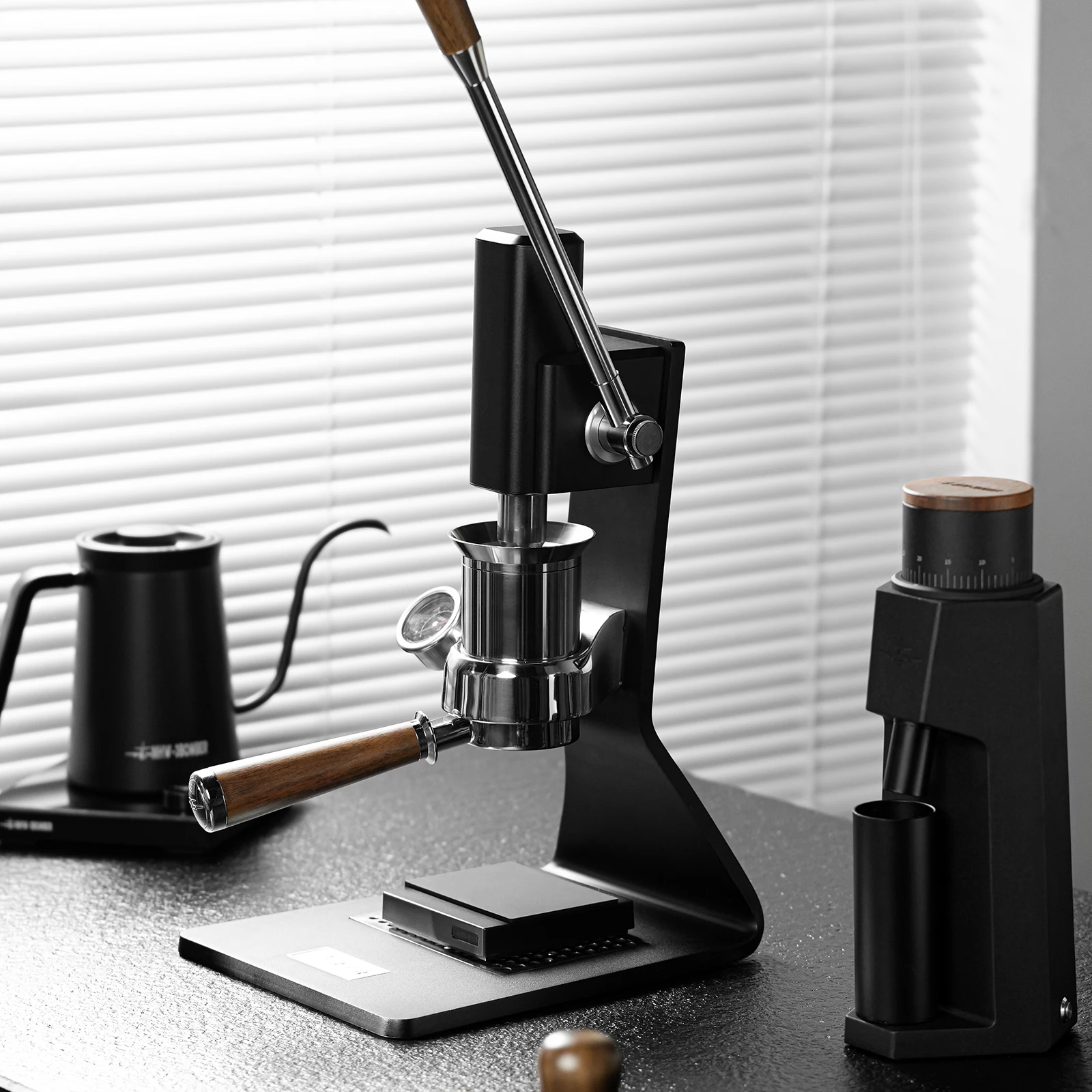 Ручная кофеварка для эспрессо 58 мм профессиональная с регулируемым давлением