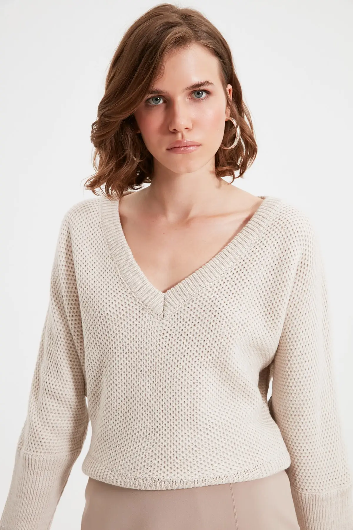 

Trendyol V Collar Knitwear Sweater TWOAW22KZ1495