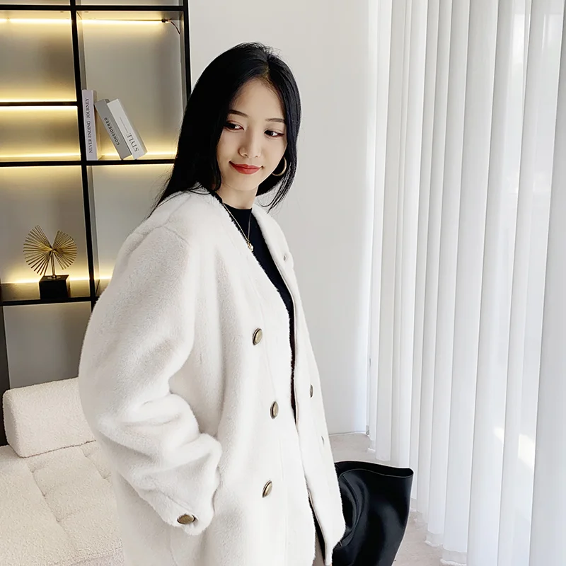 Рисунок 4 - Женский короткий кардиган с V-образным вырезом