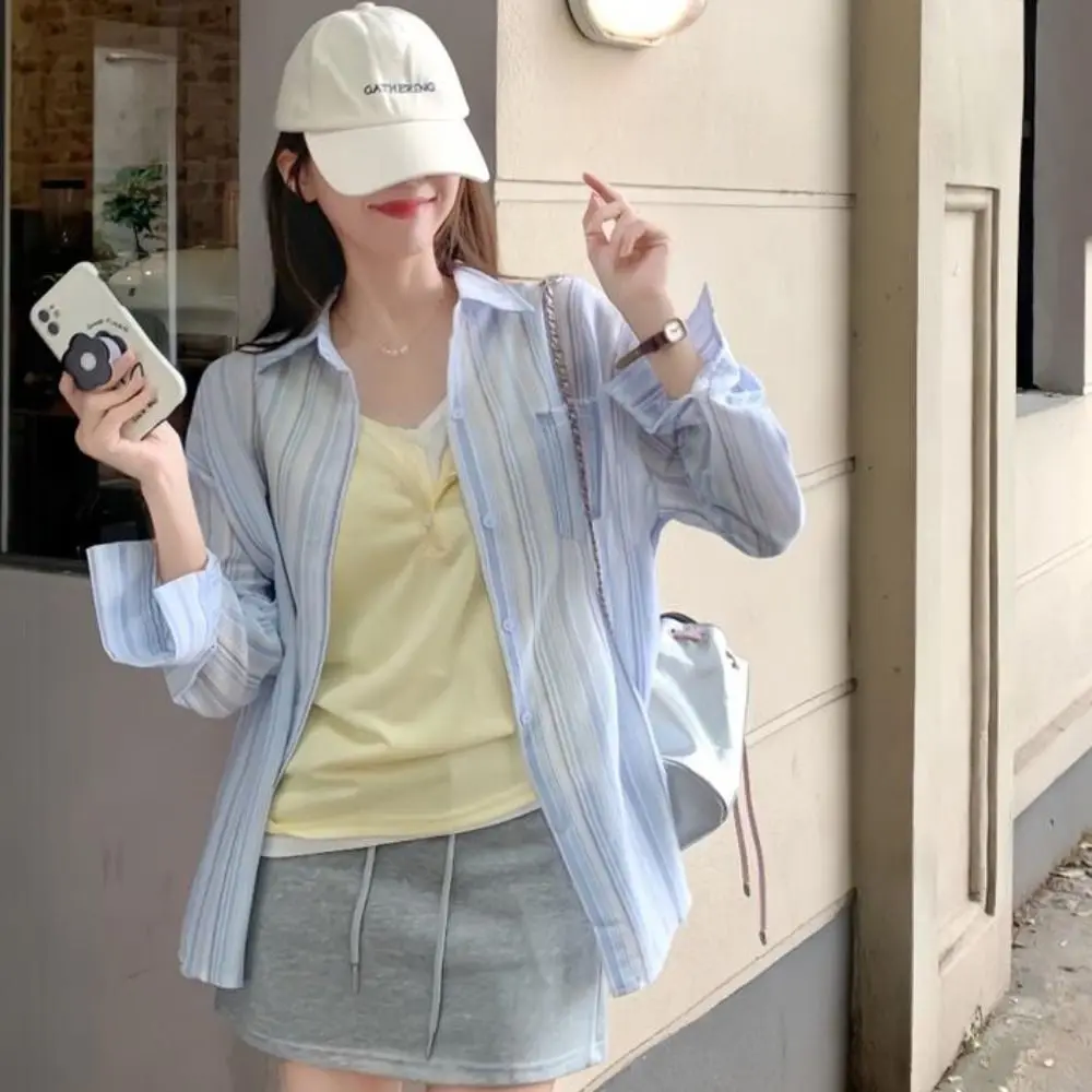 Блузка в розовую полоску с длинным рукавом и отложным воротником