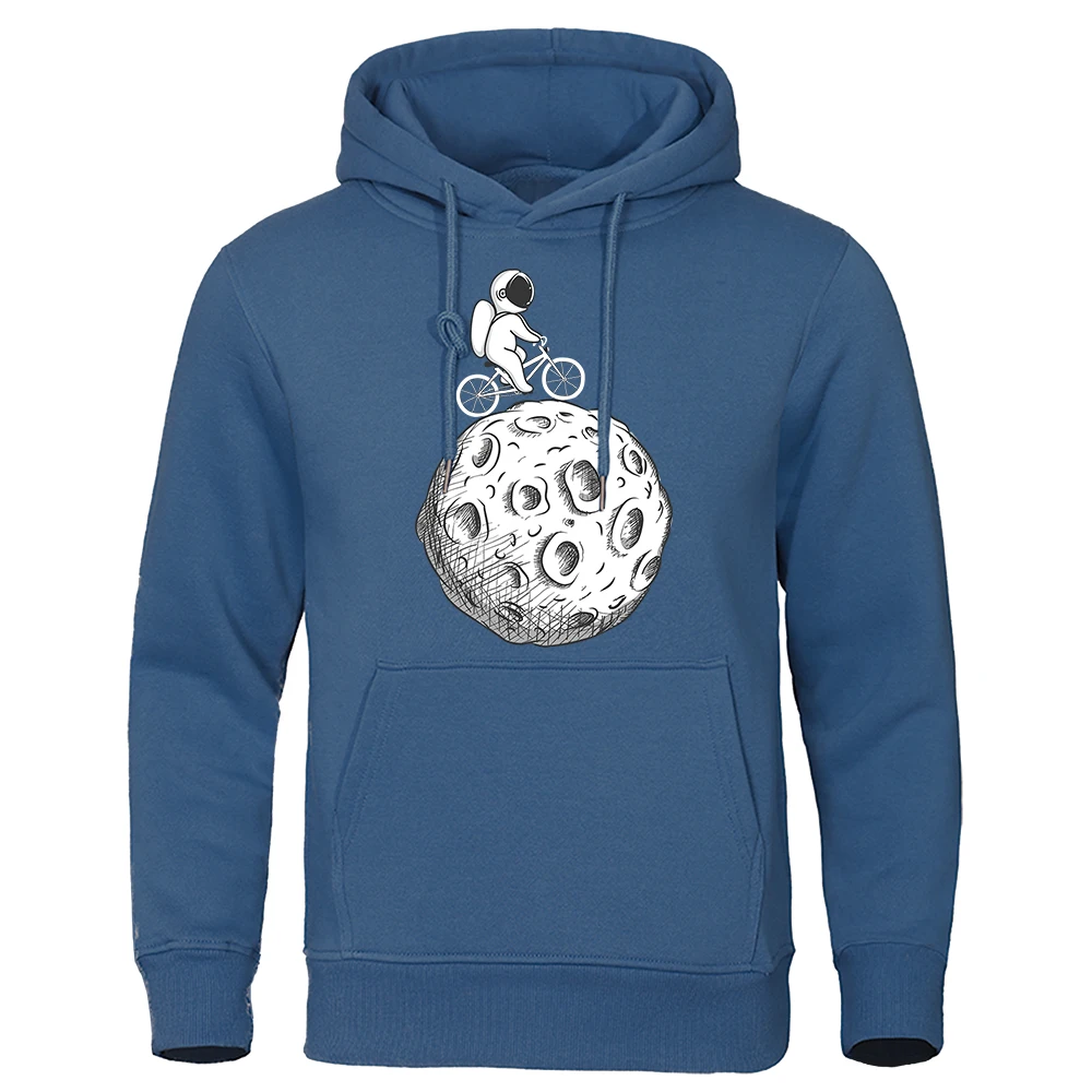 

Cartoon Astronaut Riding A Bicycle On The Moon Men Hoodie Fashion Warm Pullover Pocket Loose Hoody Street Crewneck Sweatshirt